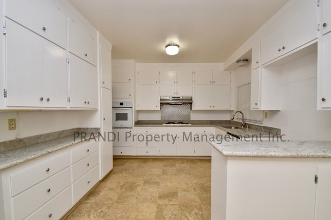 Building Photo - Lovely 3 Bedroom Gerstle Park Home