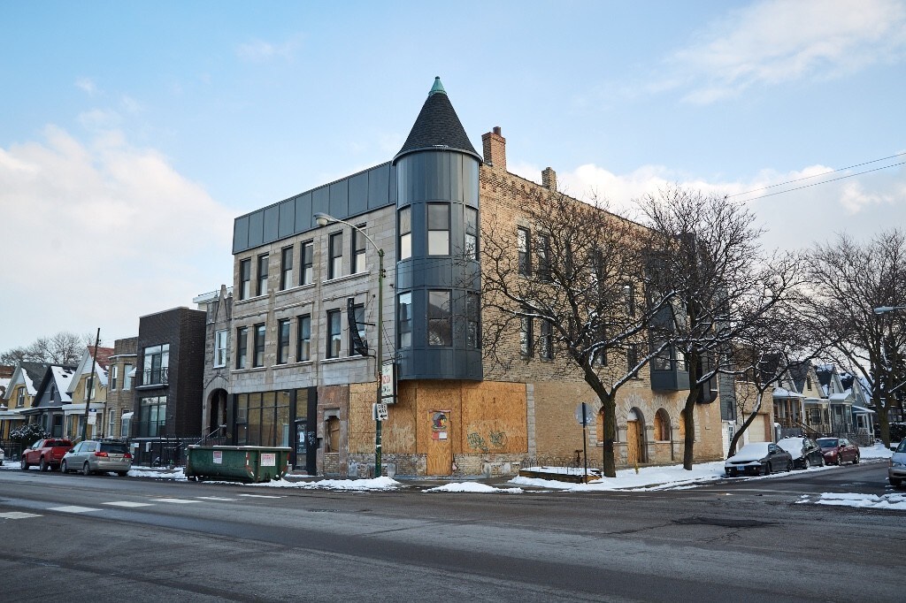 Primary Photo - 3059 W Diversey Ave