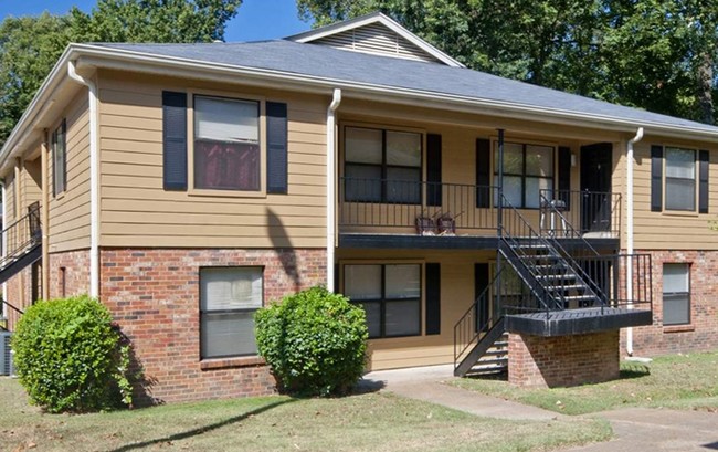 Primary Photo - Pershing Park Apartments