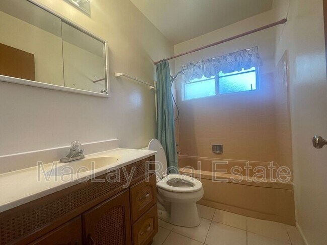 Foto del edificio - 8235 E Virginia Ave