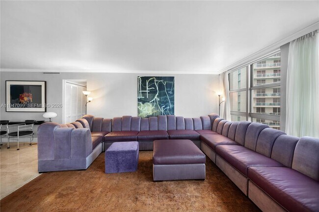 Foto del edificio - 5055 Collins Ave