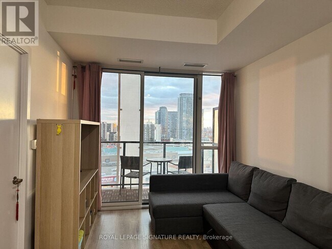 Photo du bâtiment - 128 Fairview Mall Dr