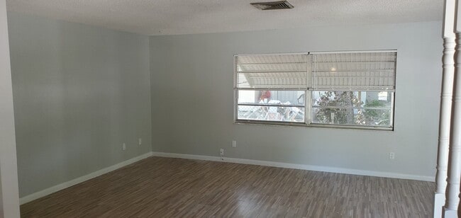 Building Photo - 2750 Ave M NW