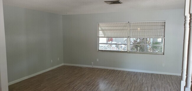 Foto del edificio - 2750 Ave M NW