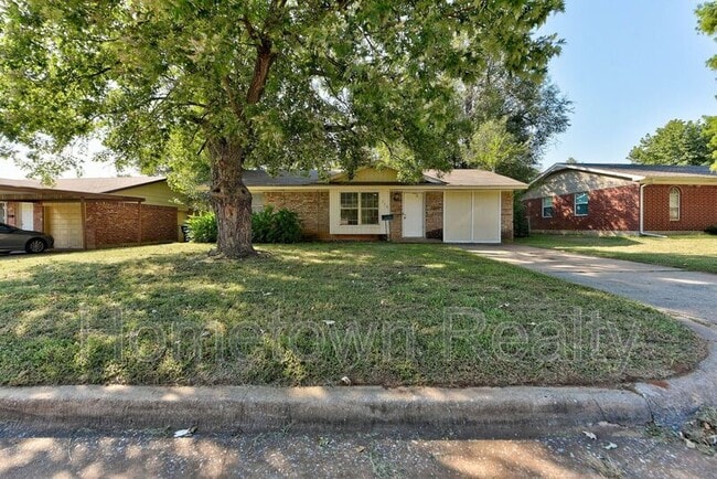 Photo - 208 W Shadywood Dr House