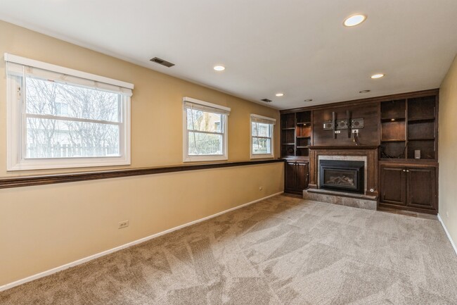 Building Photo - 36 Montgomery Ln