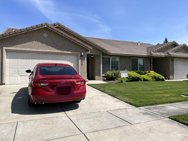 Building Photo - 1029 Courtyard Dr