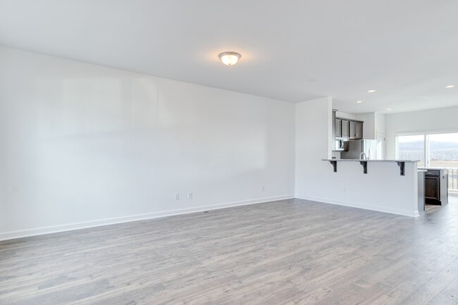 Building Photo - 221 Addison Ct