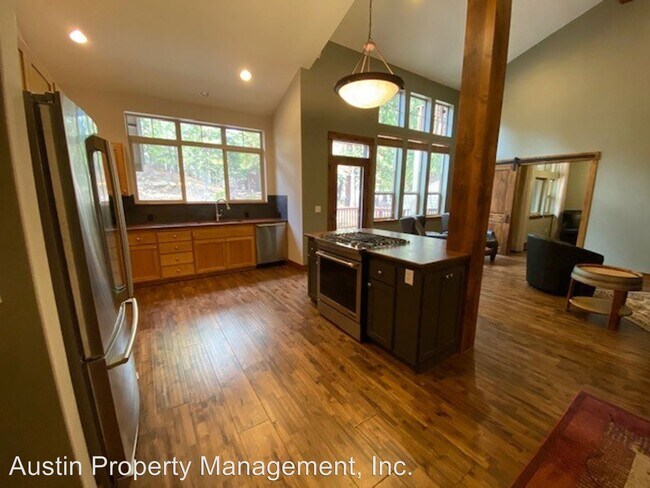 Building Photo - 60495 Seventh Mountain Dr