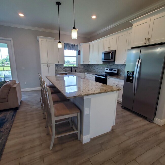 Foto del edificio - 2161 SE Sunflower St