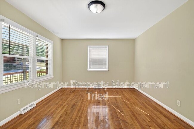 Building Photo - 1821 W Meadowview Rd