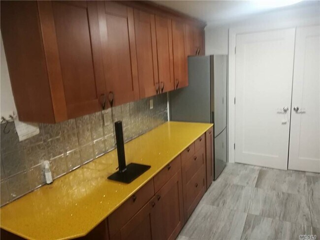 Foto del edificio - 172-10 83rd Ave