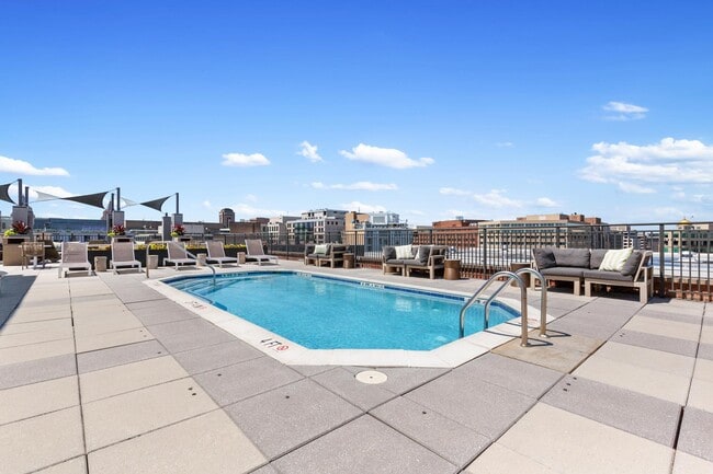 Building Photo - 1301 Thomas Circle