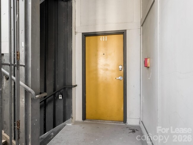 Foto del edificio - 514 W 10th St