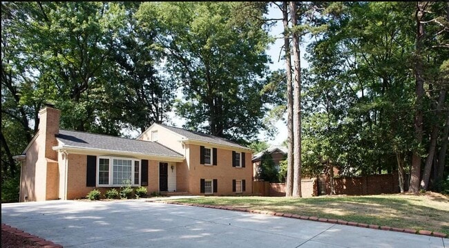 Building Photo - 6836 Park South Dr