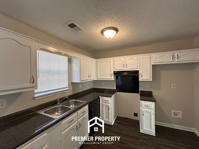 Foto del edificio - 7610 Bridlewreath Rd.