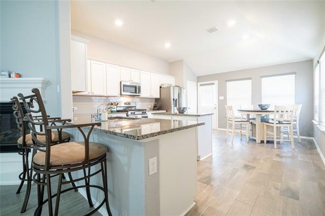 Foto del edificio - 8900 Devonshire Dr