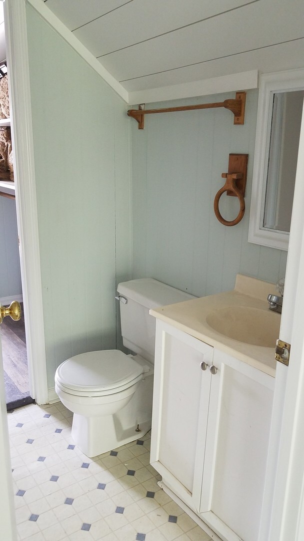 Building Photo - 5 bedroom / 4 bath home with a short drive to the beach!