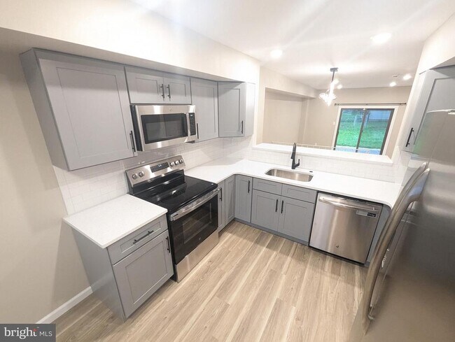 Foto del edificio - 988 Beechwood Pl