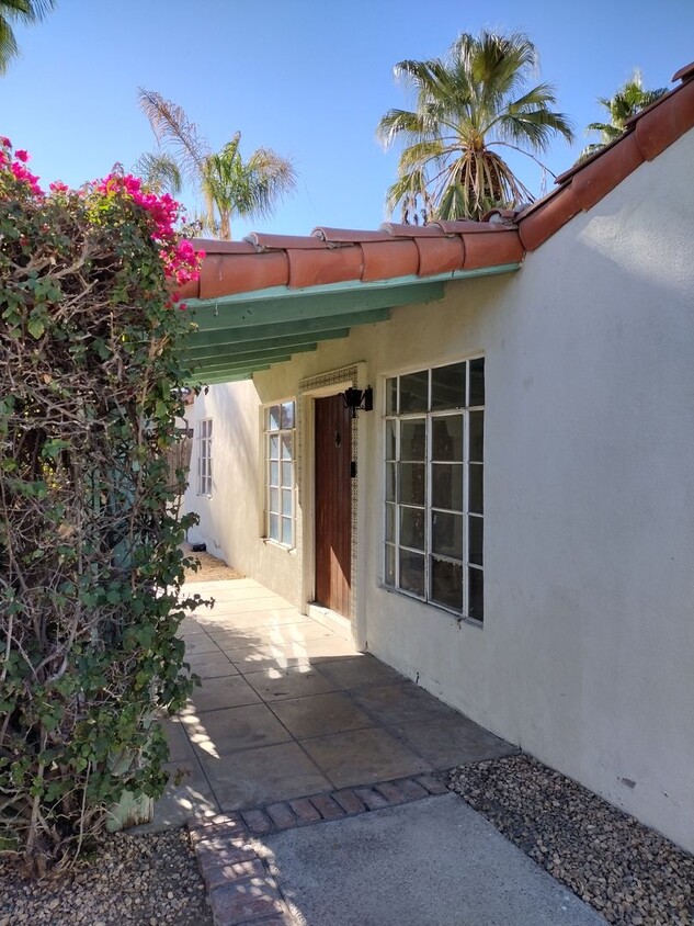 Primary Photo - 2 Bed / 2 Bath Spanish-Style Home with Det...