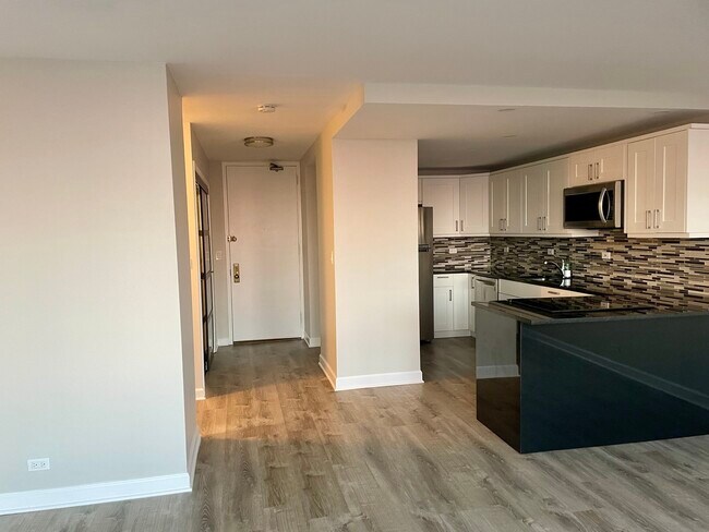 Foto del edificio - 655 W Irving Park Rd