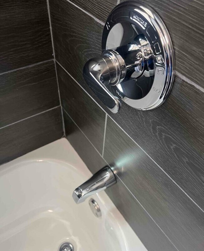 Building Photo - 1538 NE 42nd St