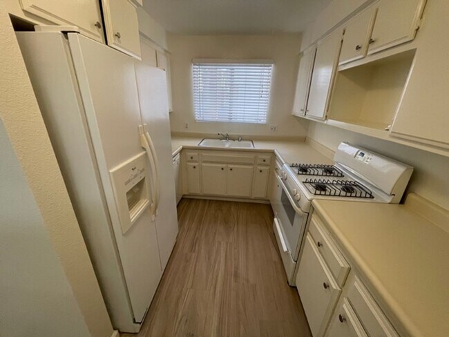 Foto del edificio - SHERMAN OAKS!!!: FANTASTIC 2 BEDROOM + 1 1...