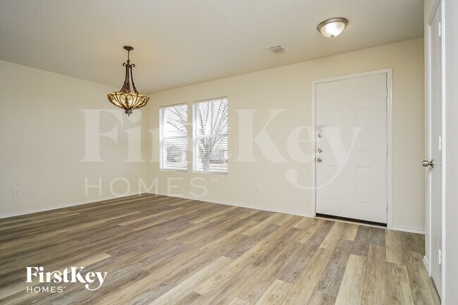 Foto del edificio - 1464 Greenbrook Dr