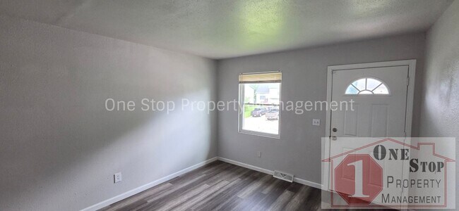 Building Photo - Spacious 3 Bedroom, 1 Bathroom Duplex for Rent in Independence, Missouri