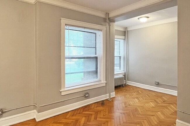 Foto del edificio - 126-132 N. Elmwood Ave. and 418-426 Lake St.