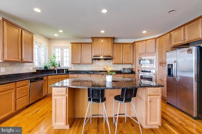 Building Photo - 42463 Pine Forest Dr