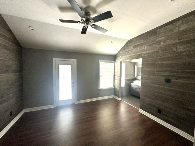 Building Photo - 11710 Southlake Dr