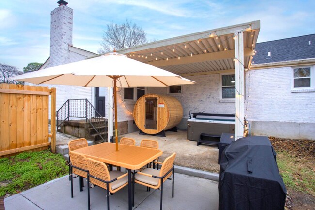 Foto del edificio - 2314 Deerwood Rd