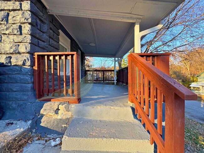 Foto del edificio - 6828 Bales Ave