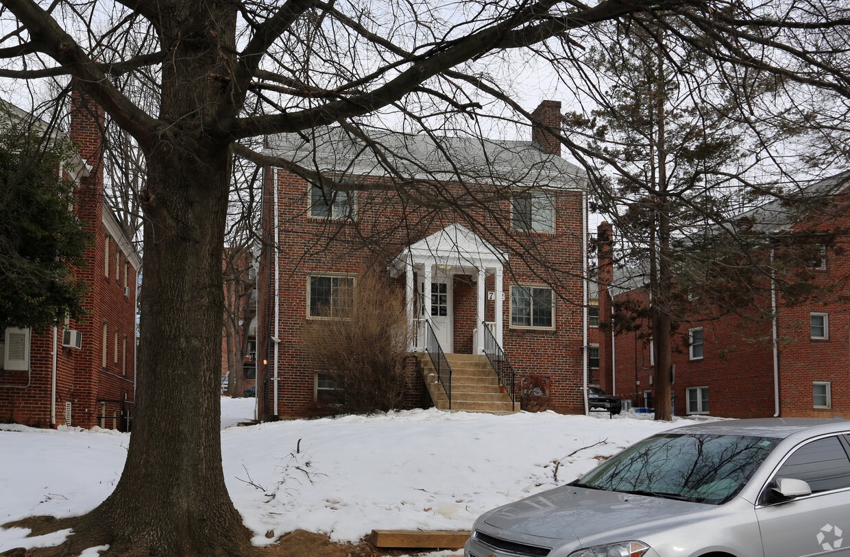 Building Photo - 712 Hudson Ave