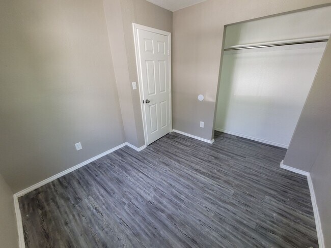 Building Photo - 4 bedroom House in OKC