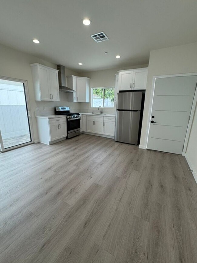 Foto del edificio - 7317-7321 Garden Grove Avenue