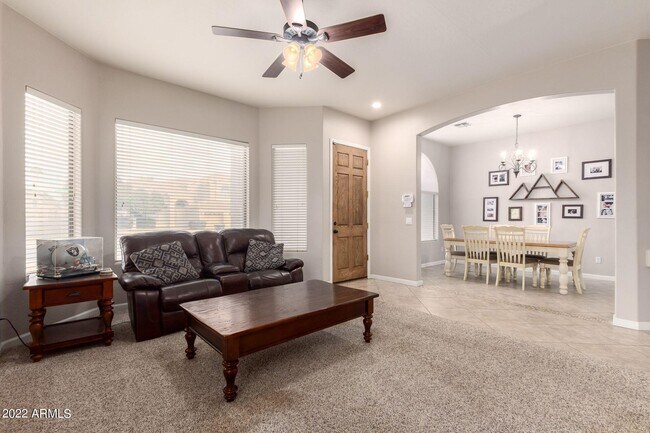 Foto del edificio - 1329 E Harrison St