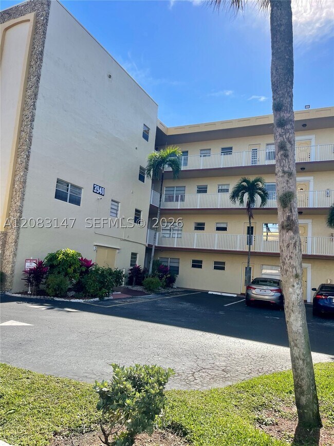 Building Photo - 3940 NW 42nd Ave