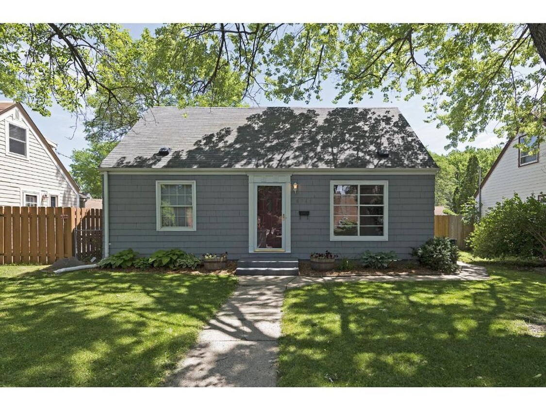 Foto principal - Charming Bungalow Available - Walk To Sout...
