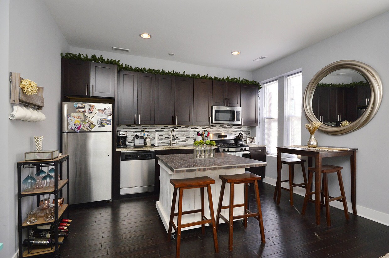 Foto principal - 939 N Ashland Ave
