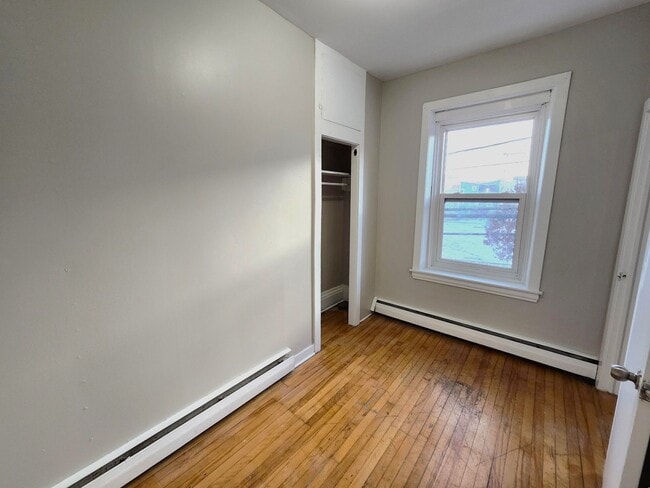 Building Photo - 33 Paddock St