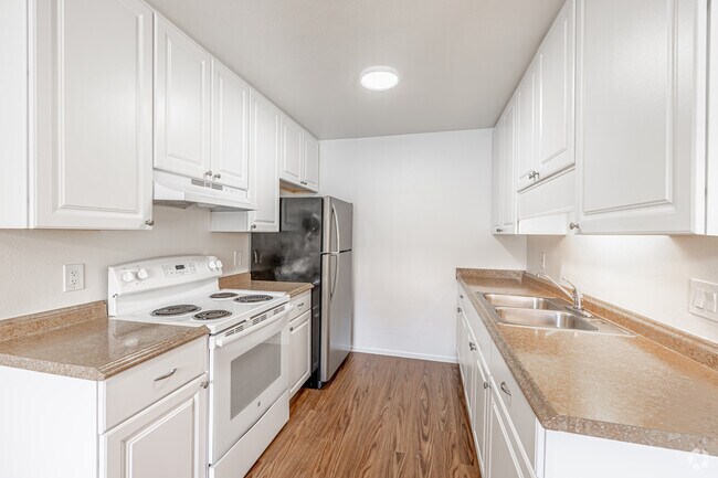 2 habitaciones, 2 baños - 1000 pies cuadrados - Cocina - Whispering Pines Apartments