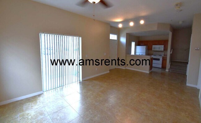 Foto del edificio - 4 bedroom and 3 bathroom Townhouse