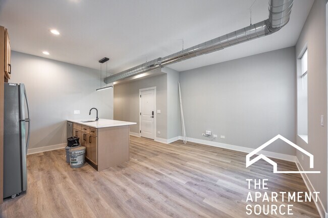 Foto del edificio - 2403 N Kedzie Blvd