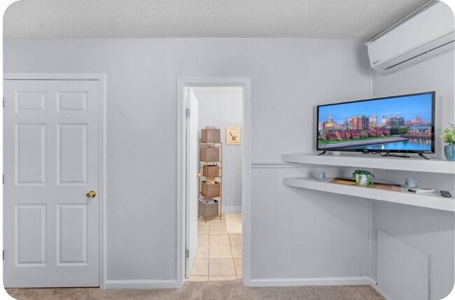 Building Photo - Furnished 1-Bedroom Apartment with Private Entrance and Free Laundry