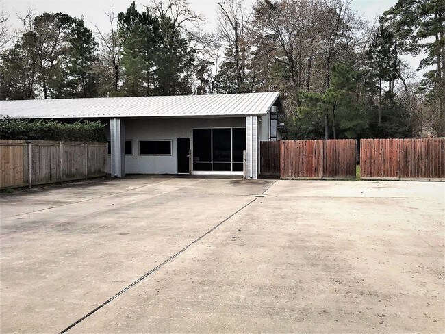Building Photo - 32310 Tamina Rd