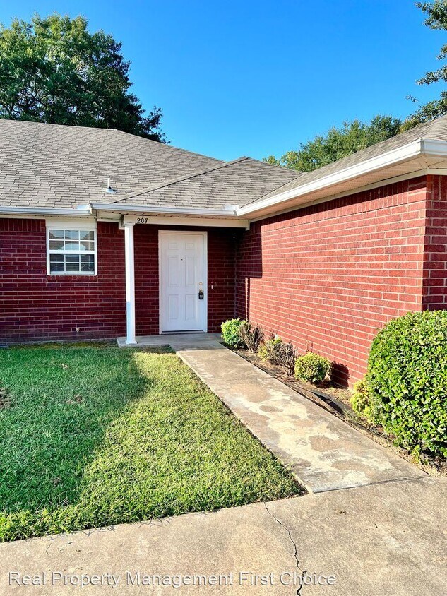 3 br, 2 bath House 207 H Street House Rental in Barling, AR