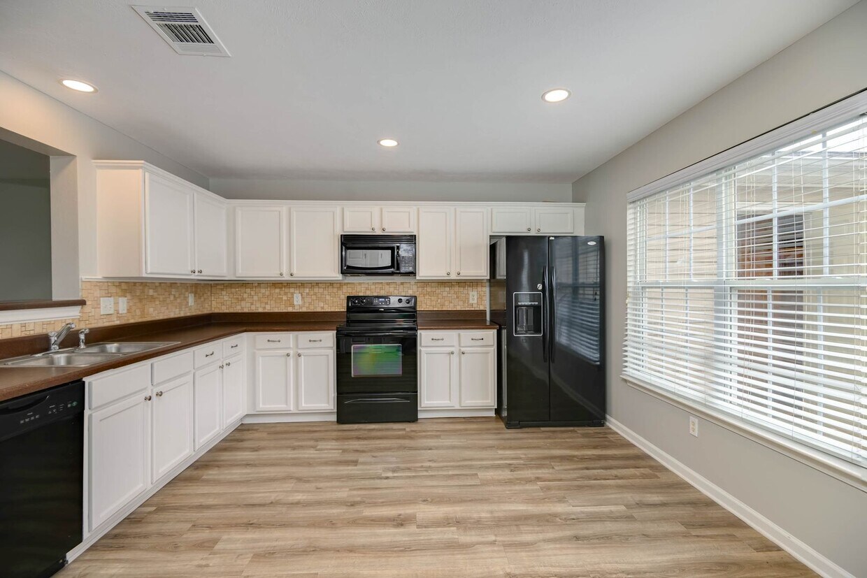 Foto principal - Lee Crossing Neighborhood, Easy access to ...