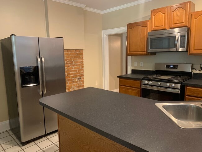 Building Photo - 154 E Gates St